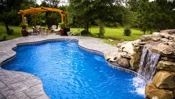 All Pool Types Are Not Created Equally - Choose Between Fiberglass or Vinyl Liner