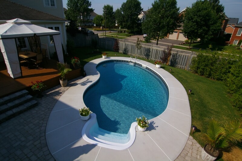 What is the Proper Pool Maintenance During a Vacation?