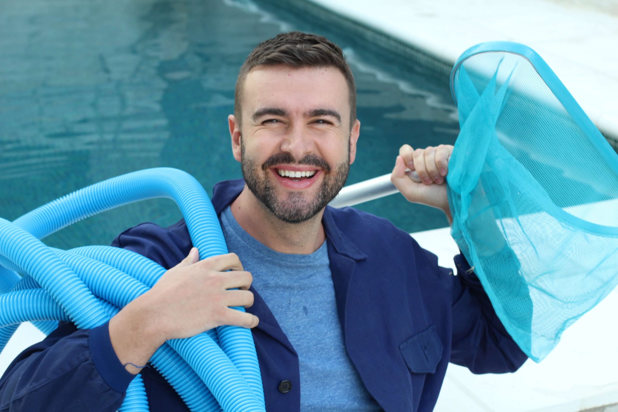 Choosing the Right Weekly Pool Service Company